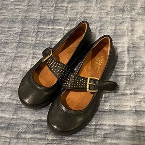 Vionic with ORTHAHEEL technology